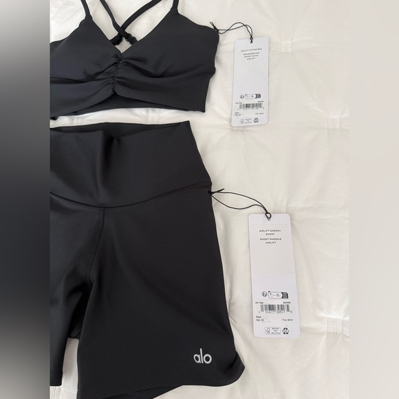 Alo Yoga Set - Airlift Devine Bra XS and 5" Airlift Energy Short set XS Black - Picture 4 of 6